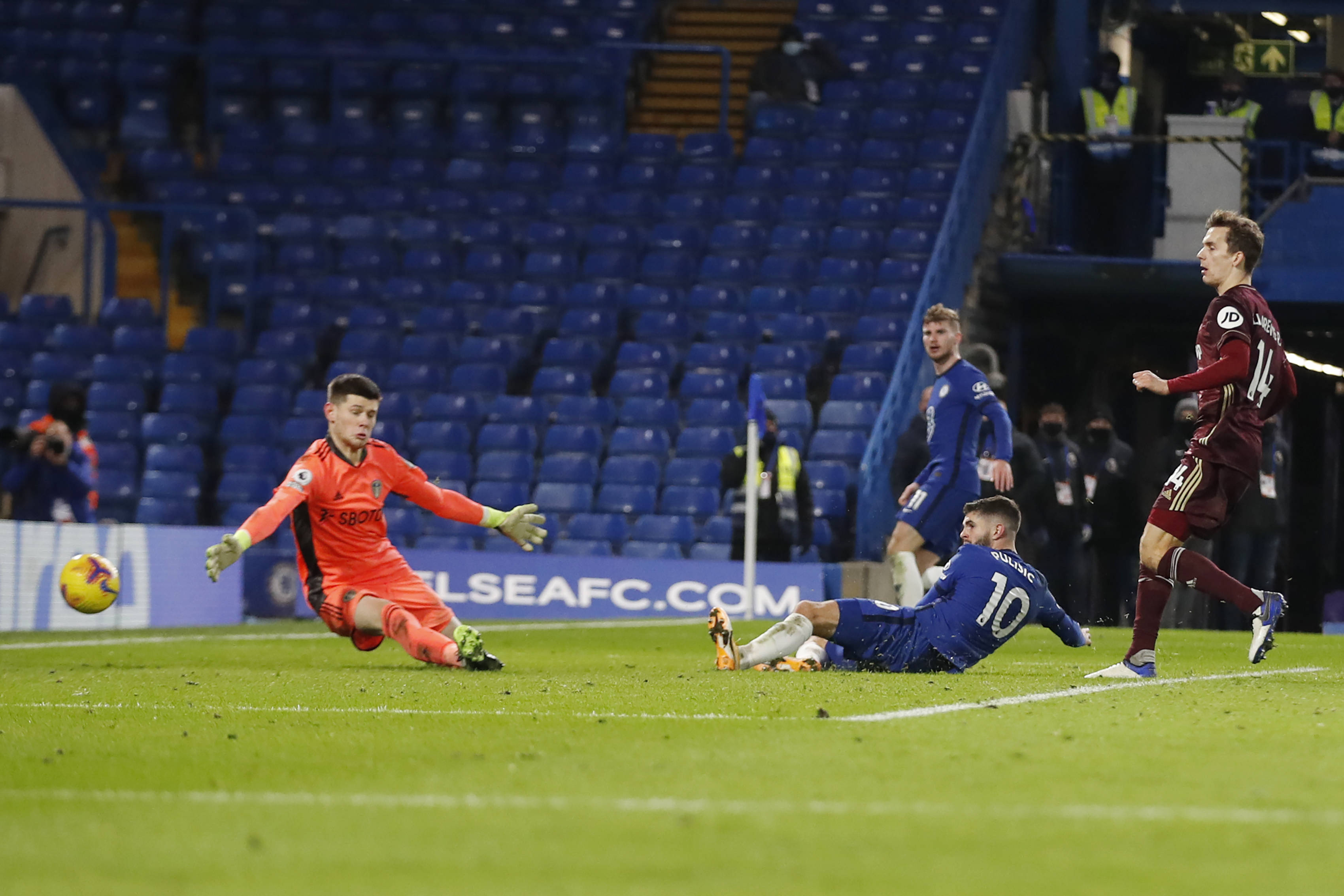 上稍显劣势 上稍显劣势